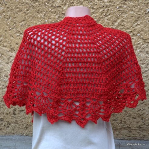 Piros, csillogós kerek kendő