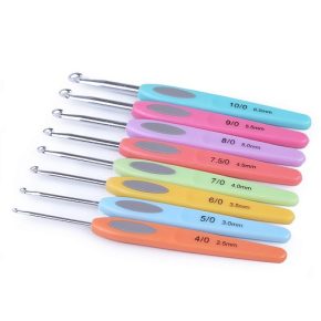 Színes nyelű horgolótűkészlet - 8 darabos