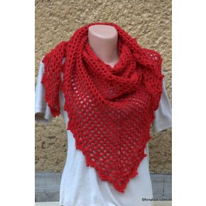 Piros, csillogós háromszög alakú kendő