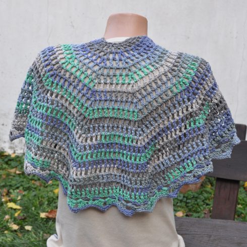 Borongós idő – kerek horgolt kendő