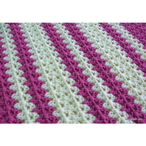 Ciklámen-törtfehér takaró