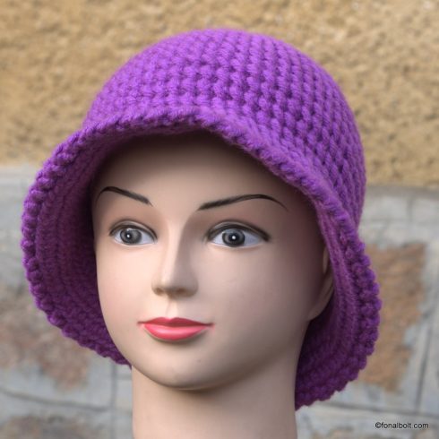 Lila női kalap - télre