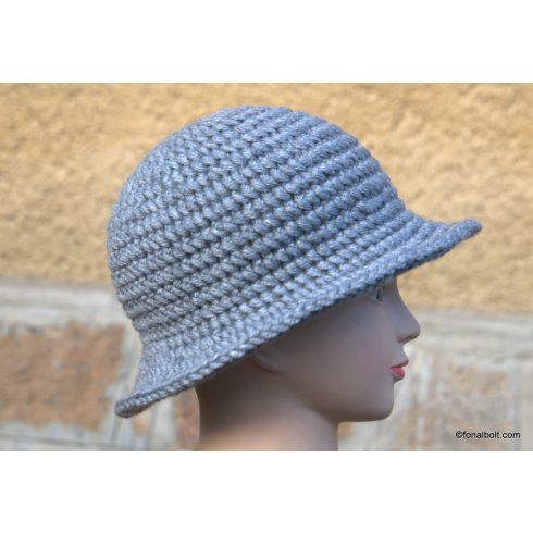 Téli női kalap - rendelésre