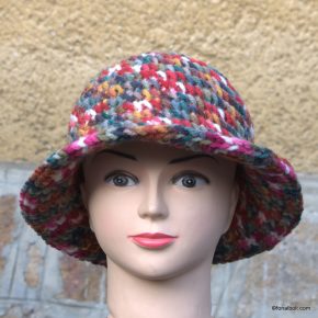 Színes, vidám női kalap - télre