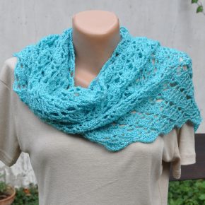 Türkisz, csillogós háromszög alakú kendő