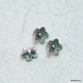 Virág formájú medál
